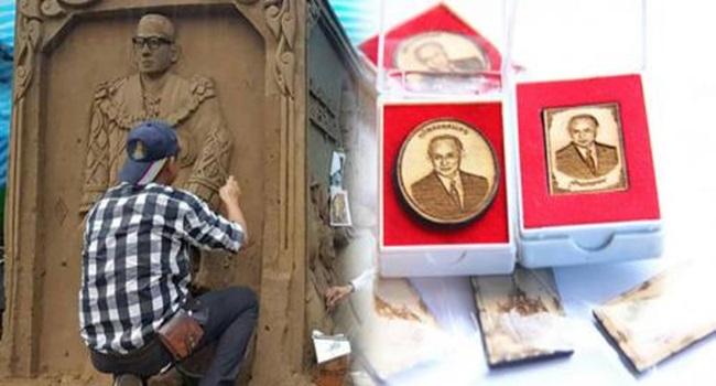 รีสอร์ทดังเมืองชุมพร แกะสลักพญาไม้เป็นพระบรมฉายาลักษณ์ ในหลวง ร.๙ พร้อมแจกไม้มงคลตราสัญลักษณ์