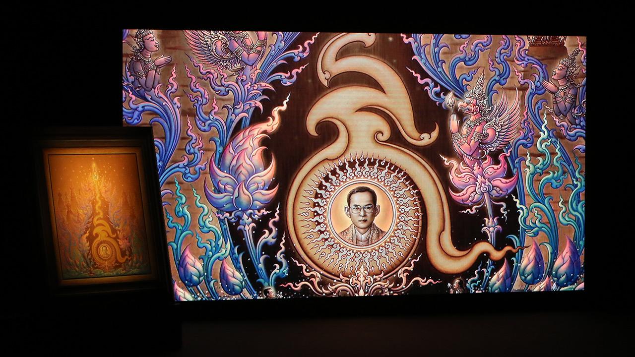 สุดยิ่งใหญ่ ไทยรัฐเนรมิต นสพ.มีชีวิต ‘ส่งใจสู่ฟ้าอาลัยพ่อ’ ๑๕ ฉบับ