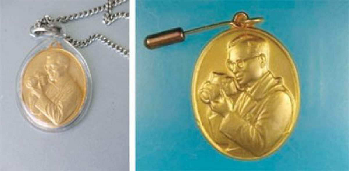 ในหลวงทรงกล้อง-600