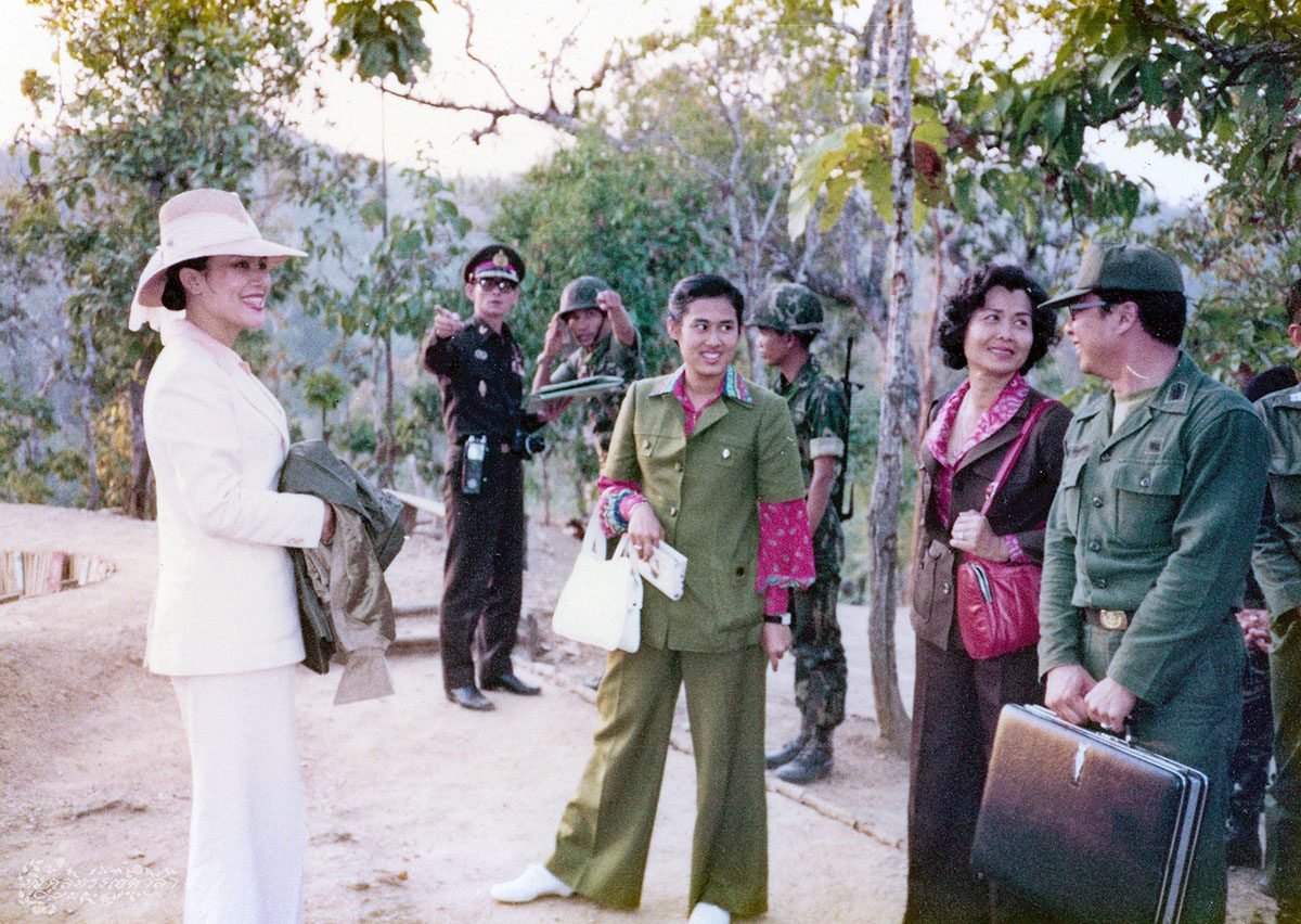 รัชกาลที่-9-04-1200P-Auto