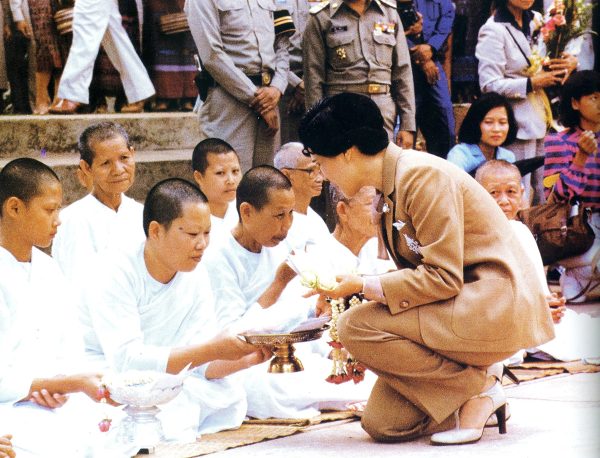 11-พระราชินี-1200P