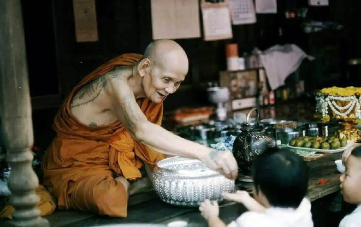 หลวงปู่ดู่-01-auto-1200P